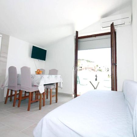 Charming Apartment In Tisno With 2 Bedrooms And Air Conditioning Luaran gambar